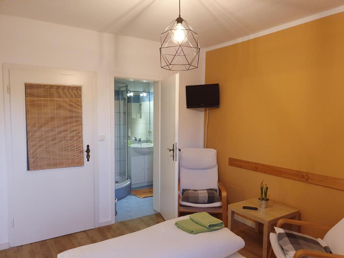 Pension Schuetze Daasdorf am Berge Екстер'єр фото